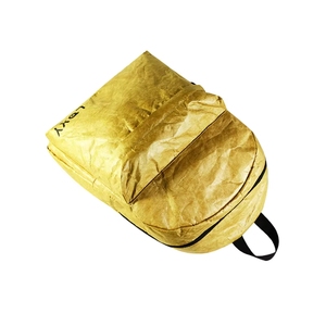 Mochila ecológica impermeable personalizada, resistente y a prueba de desgarros, hecha de papel reciclado reforzado. - Product Image 5