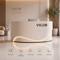 Güzellik Salonu Spa için Dalgalı LED Işıklı Krem Beyaz Kavisli Resepsiyon Bankosu, Özel Logo ile