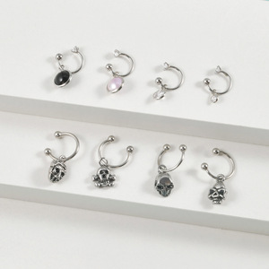 Goth Punk en acier inoxydable <span class=keywords><strong>squelette</strong></span> crâne CZ Dangle lèvres Piercing pour femmes homme Helix Labret C forme boucle d'oreille Cartilage - Product Image 2