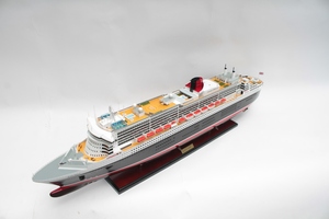 Modelo de Barco de Crucero RMS Queen Mary 2, Edición Especial GIA NHIEN QUEEN MARY 2, Hecho a Mano en Madera Pintada de Primera Calidad - Product Image 2