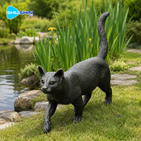 Statue de chat marchant réaliste en bronze coulé, finition bronze foncé patiné, décoration de jardin et de cour de villa, sculpture en métal