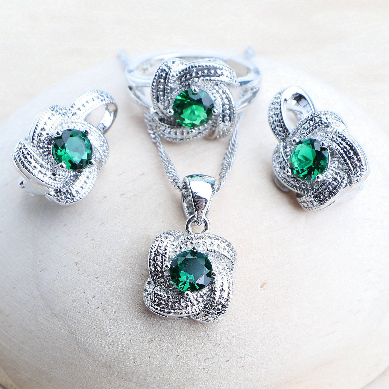 สีเขียว