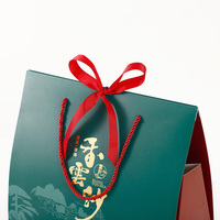 Boîte à friandises portable de luxe en gros, style chinois, pour cadeaux de festival, avec feuille d'or verte, revêtement UV, auto-érectible et nœud en ruban rouge