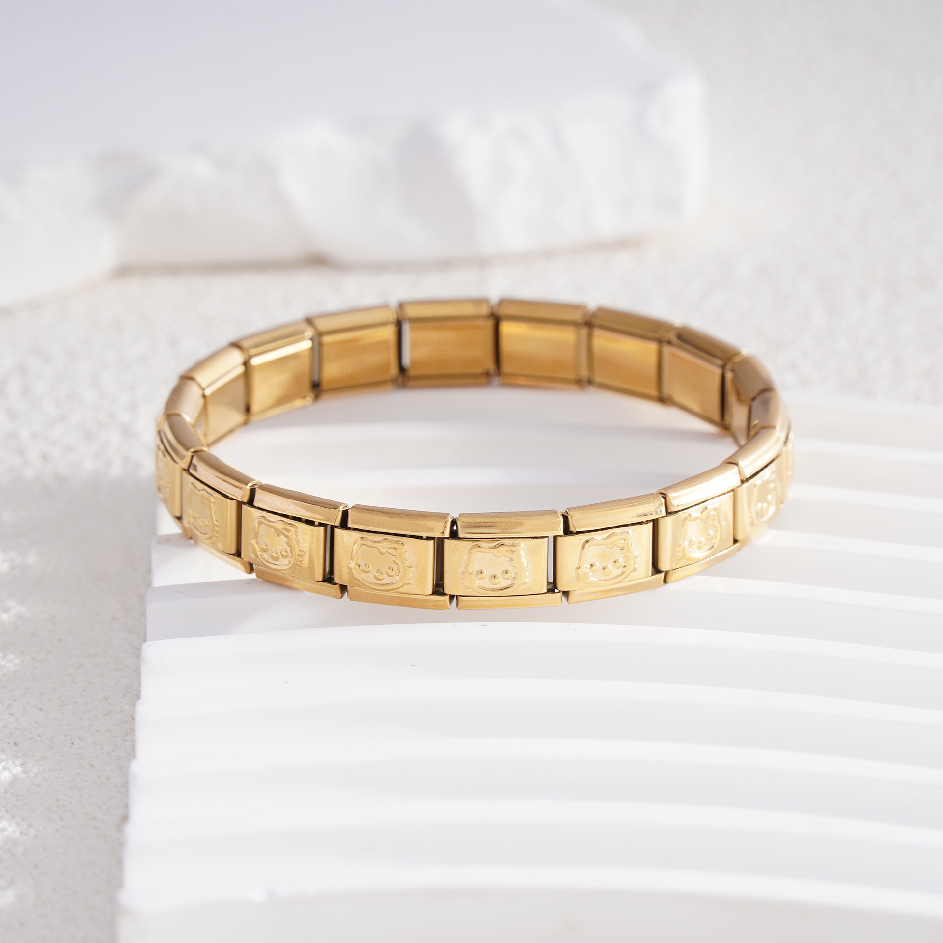 Pulsera modular Kitty (toda dorada)