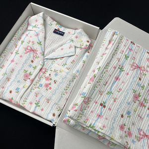 طقم بيجامة نسائية مخصص من قطعتين، ناعم ومخطط بطباعة فيونكة، من القطن المطوي والشاش العميق المجعد - Product Image 2