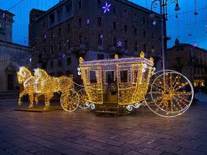 Decoración Navideña Comercial para Exteriores, Luces LED 3D con Forma de Carruaje, IP65, Color Personalizable, Fácil Instalación, 50000 Horas de Duración - Product Image 1