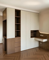 Armoire modulaire en bois minimaliste et moderne : écologique, sans poignées, multifonctionnelle et gain de place, design en bois massif.