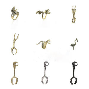 Accessoires de fumeur élégants, porte-cigarette portable en alliage de zinc noir, argenté et doré, tendance et élégant. - Product Image 1