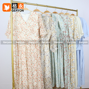 Robes en Soie Mélangée Vintage Geryon, <span class=keywords><strong>Lot</strong></span> en Gros <span class=keywords><strong>de</strong></span> Vêtements d'Occasion Maxi Midi Cache-cœur, 45kg MOQ, Été - Product Image 3