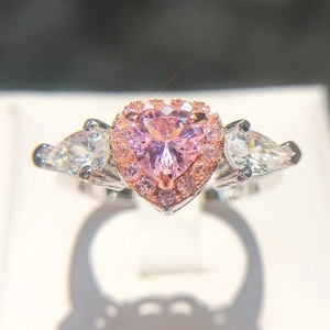 Anello bicolore con cuore rosa per donna, elegante gioiello da dito alla moda - Product Image 3