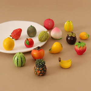 Mini <span class=keywords><strong>figurine</strong></span> de simulation en résine, modèle de fruits (fraise, pêche), jouet alimentaire, accessoires de décoration de scène DIY - Product Image 3