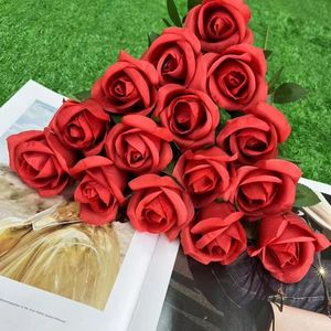 Rose Artificiali in Velluto di Alta Qualità, Vendita all'Ingrosso, <span class=keywords><strong>Fiori</strong></span> Decorativi Realistici Rossi e Bianchi Personalizzabili - Product Image 3