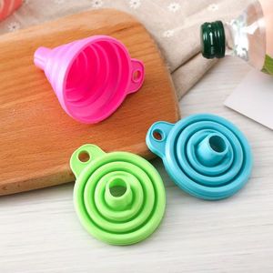 Wholesale Portable Miniature Kitchen Telescopic Oil Spill Funnel Food Grade <b>Silicone</b> Folding Cover Specialty Home <b>Tools</b> - Product Image 2
