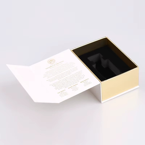 Boîte cadeau de parfum magnétique blanche de luxe avec doublure en éponge écologique à effet UV pour l'emballage de flacons de parfum cosmétique - Product Image 1