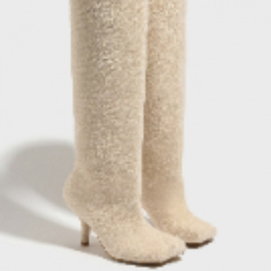 รองเท้าบูทหนังกลับสูงถึงเข่าของผู้หญิงที่มีขากว้างและแขนสี่เหลี่ยม - Product Image 5