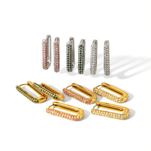 Pendientes de aro en forma de U geométricos, de acero inoxidable con baño de oro de 18K y diamantes incrustados, para mujer, uso diario. - Product Image 5