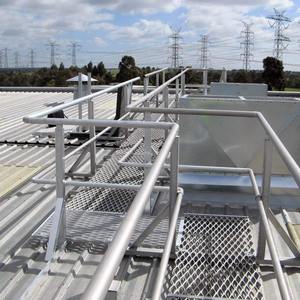 ตะแกรงเหล็กกล้าคาร์บอนทนความร้อนพร้อมคุณสมบัติป้องกันการกัดกร่อนสำหรับทางเดินโรงงานผลิตน้ำจืดกลางแจ้ง - Product Image 2