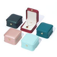 Boîte à bijoux en forme de coquille de palourde, prix d'usine, en cuir PU de luxe, pour bagues, bracelets, colliers, pendentifs, boîte à bijoux de princesse avec décoration en couronne