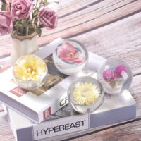 Boule de fleurs en résine artisanale OEM avec fleurs séchées réelles, boule artisanale en résine personnalisée pour la décoration de la maison, souvenir, cadeau