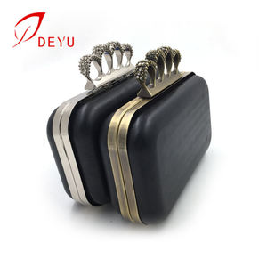 Boîte en métal doré, 16x9.5cm, sacoche à main, cadre avec chaînes - Product Image 2