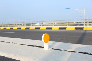 Barrières de sécurité en acier robustes pour la sécurité des autoroutes et des voies express, système de barrières anti-collision avec finition galvanisée résistante aux intempéries - Product Image 6