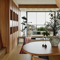 Design d'intérieur Wabi Sabi pour salon avec ameublement doux, conception résidentielle personnalisée pour maison de vacances et villa