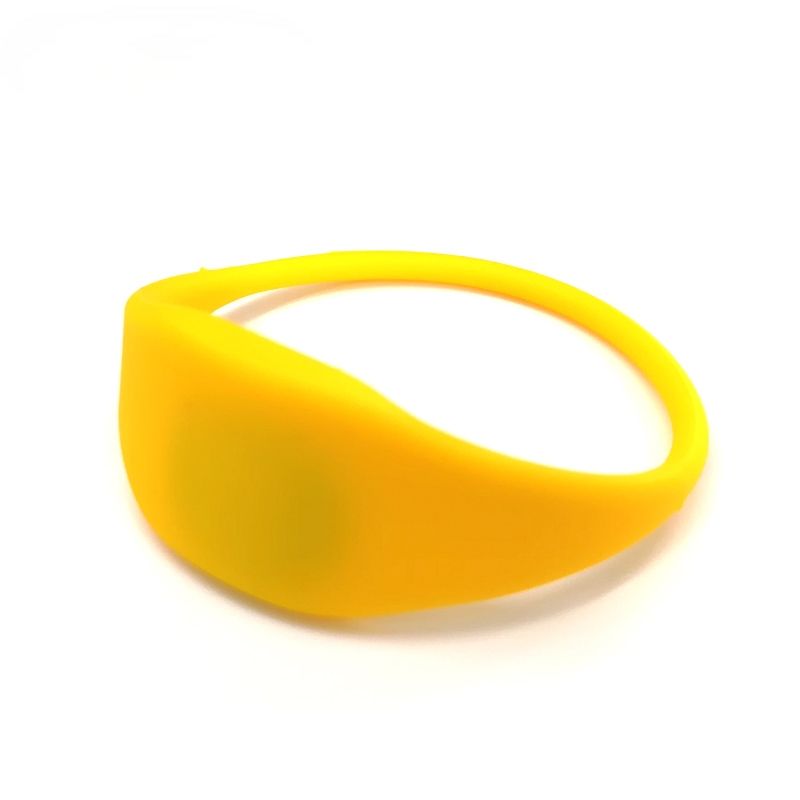 สีเหลือง