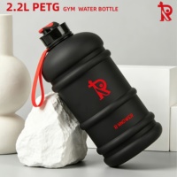 Bouteille d'eau en plastique PETG de grande capacité 2,2 litres, anti-fuite, 64 oz, sans BPA, réutilisable, design personnalisé, pour la salle de sport et les sports