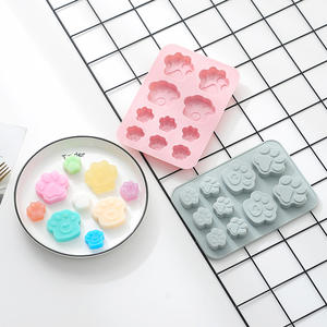 Molde de Silicona Reutilizable de 10 Cavidades con Forma de Huella de Perro, Ecológico, Resistente al Calor, para Jabón y Pasteles - Product Image 5