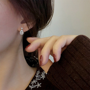 Orecchini Geometrici a Goccia Piccoli per Donne, Design Minimalista, Accessori per Orecchie da Indossare Ogni Giorno - Product Image 2