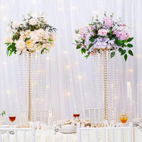 Vase à fleurs de luxe en cristal doré avec perles, arrangement floral artificiel de roses en soie rose, décoration de centre de table pour mariage et banquet
