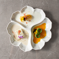 Assiette en céramique florale élégante à trois compartiments pour restaurant haut de gamme, assiette de service pour condiments et accompagnements