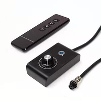 Machine de sexe automatique de masturbateur féminin de contrôle sans fil de 7KG avec 2 vibrateurs de gode simulant le contrôle vocal sexuel