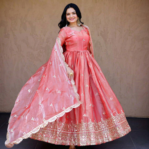 Lehenga Choli en soie rose avec broderie dorée et paillettes, entièrement doublé, longueur au sol, tenue de mariage traditionnelle pour femmes - Product Image 1