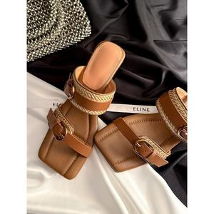 รองเท้าส้นสูงแบบมีหัวเข็มขัดสำหรับวันหยุดพักผ่อนริมชายหาด ใส่เดินนอกบ้าน รองเท้าฤดูร้อนแบบมีสายรัดหัวเข็มขัด หัวเหลี่ยม ส้นแบบลิ่ม รองเท้าผู้หญิง - Product Image 2