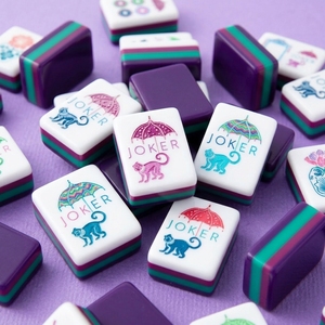 En Stock: Juego de Mahjong Americano de Lujo en Acrílico Violeta Oscuro, Duradero y Portátil para 4 Jugadores con Bolsa de Mahjong Gratis - Product Image 1