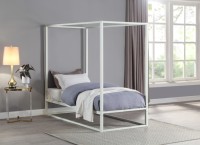 Lit à baldaquin moderne en métal blanc avec design à quatre poteaux, lit plateforme robuste pour chambre principale