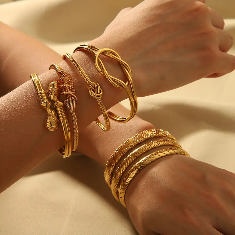 Venta al por mayor Ins Acero inoxidable Lucky Knot Twist Bracelet Non-dustrish Gold Plated 18K Metal Cuff Bracelet Para Mujeres