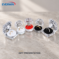 Boîte à bague personnalisée en acrylique taillée au diamant avec insert en velours, présentoir à bijoux transparent pour mariage, emballage cadeau, exposition de détail