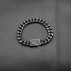 Pulsera yunnique Retro de acero y titanio negro con hebilla de calavera, joyería unisex, diseño geométrico de esqueleto, color Rich Man - Product Image 1