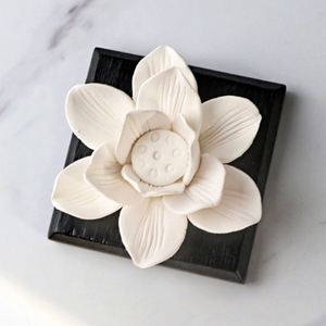 <span class=keywords><strong>Diffuseur</strong></span> d'huiles essentielles en céramique parfumée à la fleur de lotus avec base en bois pour la maison, en porcelaine, pour l'aromathérapie, vente en gros - Product Image 4