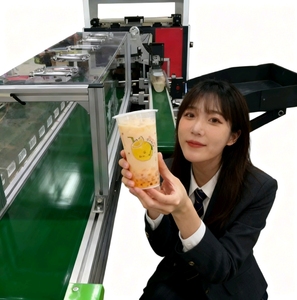 Máquina de serigrafía de vasos y botellas completamente automática, 3 estaciones con alimentación automática y secador de calor para botellas de plástico - Product Image 1