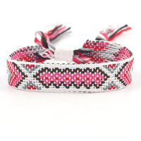 Bracelet tissé avec ficelle brodée personnalisée Bracelets brodés plus tôt en lin Snoopy Boho Tassel Logo personnalisé Bracelets brodés