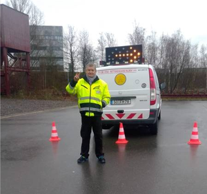 Clarins ไฟลูกศรแบบพับได้แบบติดบนตัวเครื่องผลิตสัญญาณจากประเทศจีน - Product Image 3