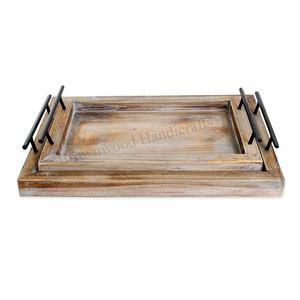 Bandeja para servir de madera de acacia natural con mango de metal Bandeja de madera segura para alimentos para uso doméstico y en restaurantes Ideal para servir desayunos - Product Image 4