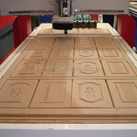 Routeur CNC 4 axes à broche unique pour le bois avec système de contrôle NC Studio, système de servomoteur, refroidissement par air et table à vide