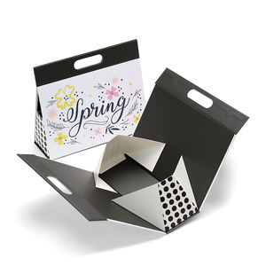 Boîte pliante triangulaire Eco Friemdly avec poignée Boîte cadeau en carton noir Boîtes magnétiques à motifs personnalisés estampage à chaud pour cadeau - Product Image 1