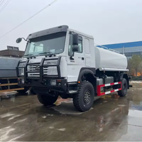 Camion-citerne à eau fiable diesel 4x2 HOWO en acier au carbone 9CBM avec système de pulvérisation