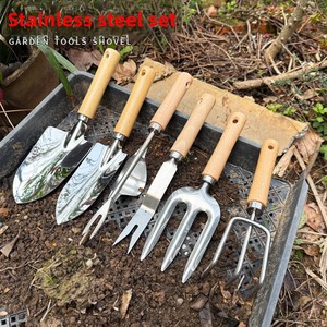 PINSHUN PS270 Ensemble d'outils de jardinage en acier inoxydable avec manche en bois : pelle, râteau à trois dents, désherbeur, ameublisseur de sol, outil de désherbage de plage - Product Image 3