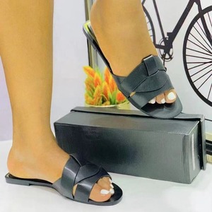 Tendencia de Moda Africana Za 2025: <span class=keywords><strong>Sandalias</strong></span> Planas y Zapatillas con <span class=keywords><strong>Plataforma</strong></span> para <span class=keywords><strong>Verano</strong></span> - Product Image 3